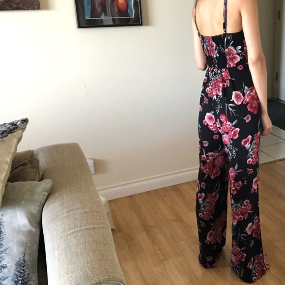 Guess Long Floral Romper. - Picture 5 of 9